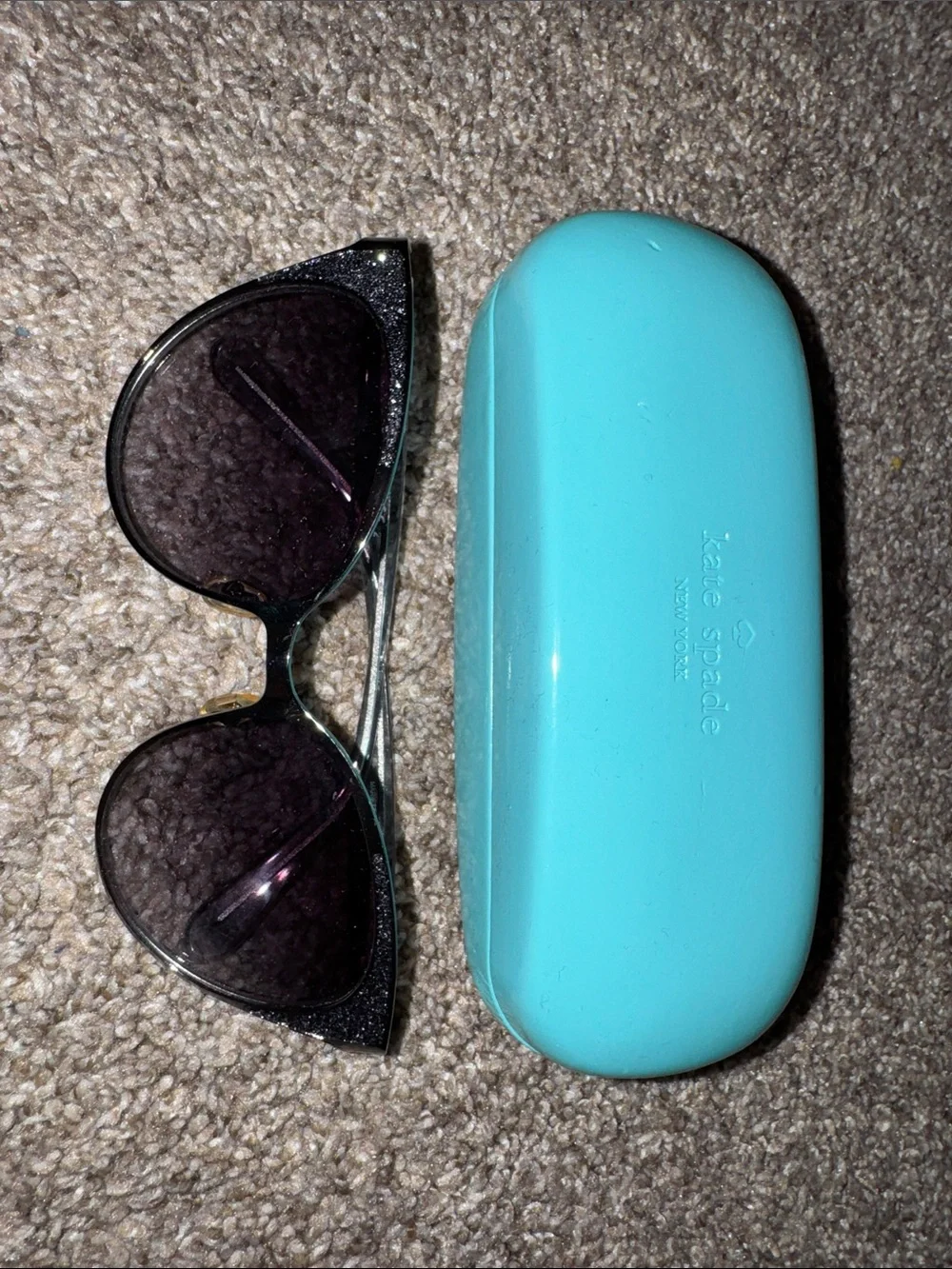 kate spade Turquoise Sunglasses Case with Black Gradient Cat-Eye Sunglasses